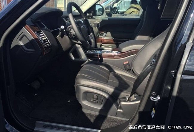 2016款路虎揽胜3.0T行政版 天津港现车优惠促