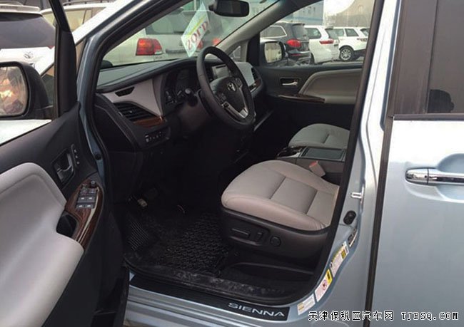 2016款丰田塞纳3.5L四驱版商务车 现车震撼让利