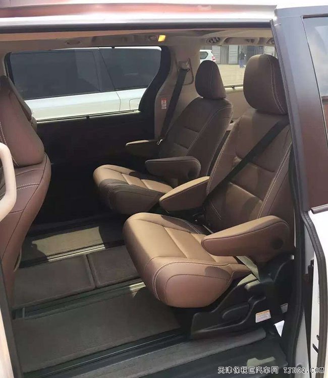 2016款丰田塞纳3.5L四驱版豪华MPV 平行进口现车49万起