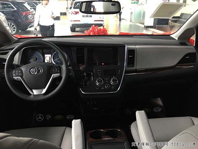 2016款丰田塞纳3.5L两驱版MPV 平行进口车报价震撼让利