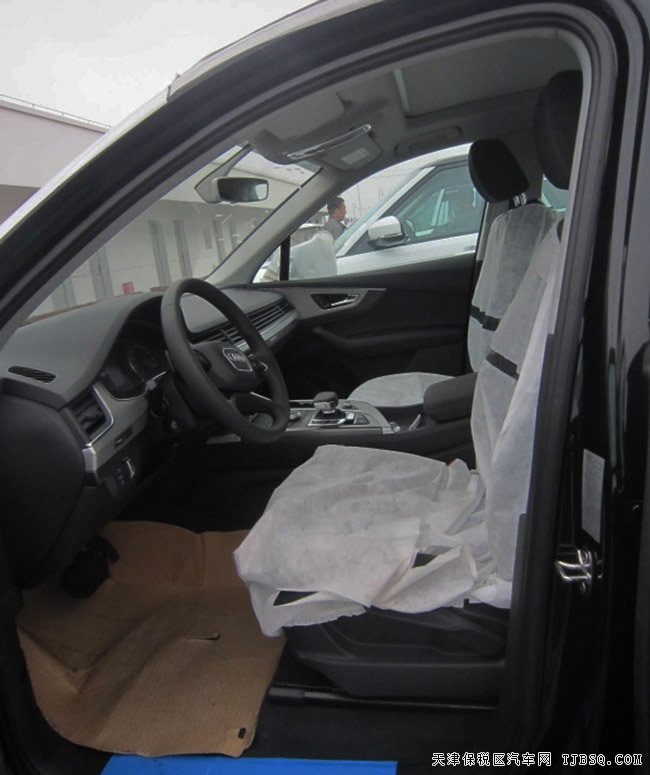 2016款奥迪Q7欧规版2.0T 国庆节现车热卖优惠呈现