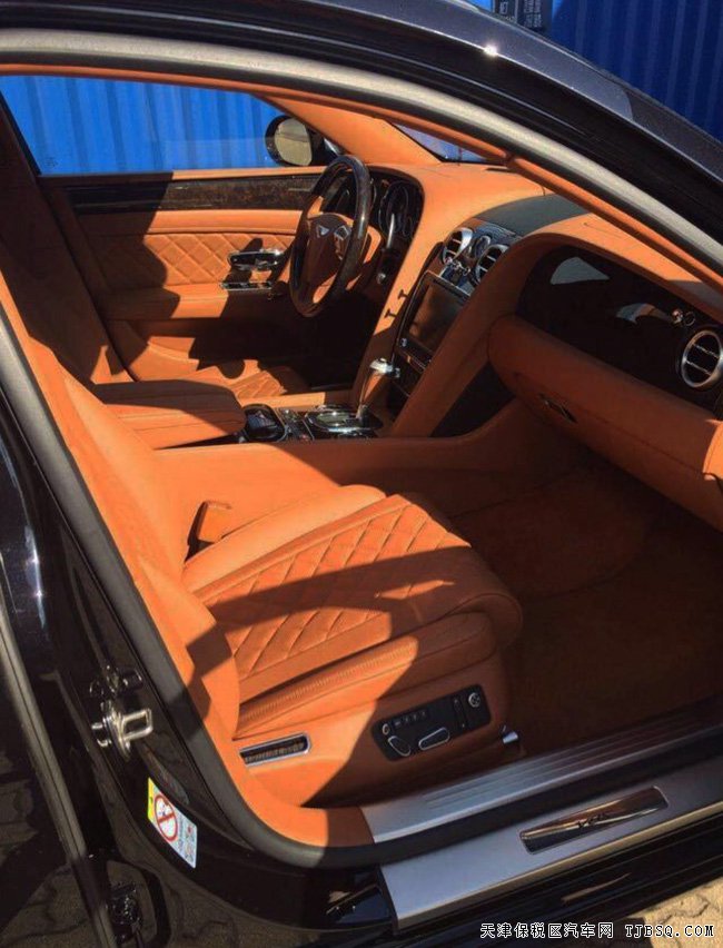 2017款宾利飞驰4.0T欧规版轿车 小桌板/21轮现车275万