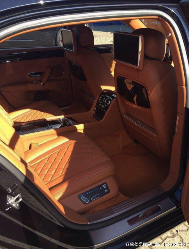 2017款宾利飞驰4.0T欧规版轿车 小桌板/21轮现车275万