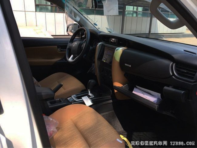 16款丰田穿越者2700中东版 6速/底挂备胎/七座现车32万