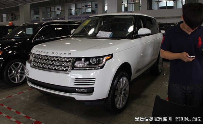 16款路虎揽胜3.0T行政版报价 平行进口现车惠满港口