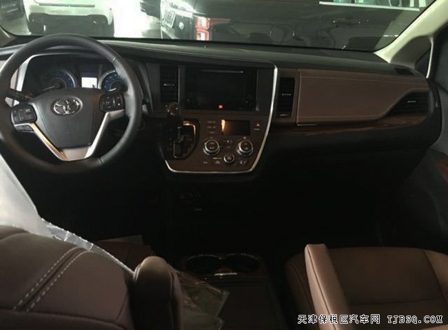 2016款丰田塞纳3.5L四驱版顶配 双天窗/18轮现车59万购