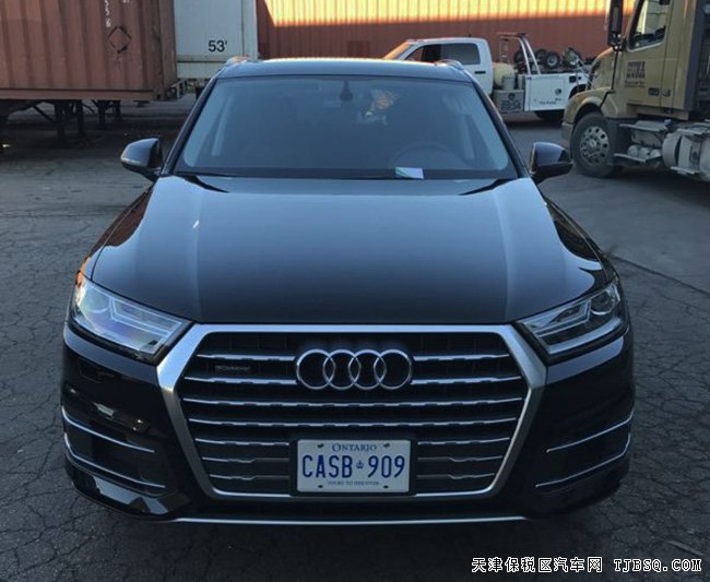 2017款奥迪Q7加规版七座SUV 全景天窗/19轮现车70万劲惠