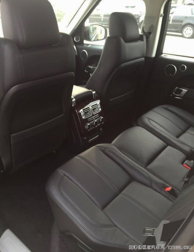 2016款路虎揽胜3.0T行政汽油版 滑动全景/19轮现车129万