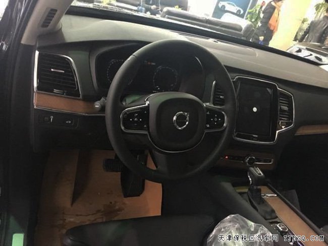 2017款沃尔沃XC90加规版 2.0T七座越野年底巨献