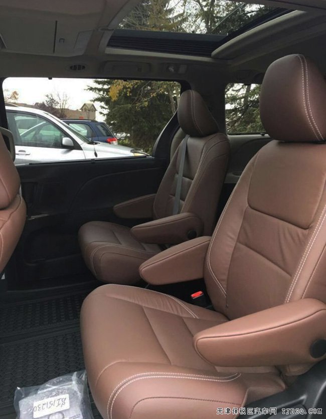 2017款丰田塞纳3.5L两驱版MPV 平行进口车报价43.3万起