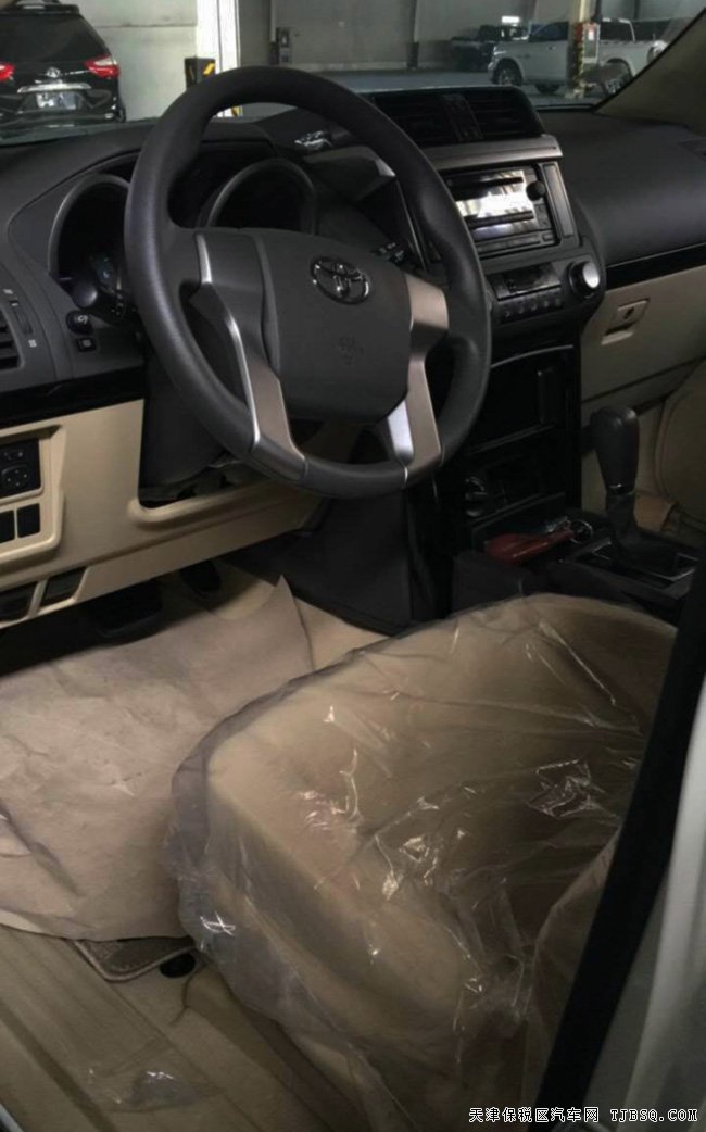 2017款丰田普拉多2700中东版 天窗/后挂备胎现车41.8万