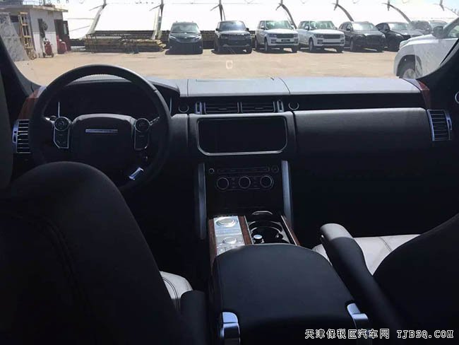 2017款路虎揽胜3.0T行政版 天津港现车优惠尊享