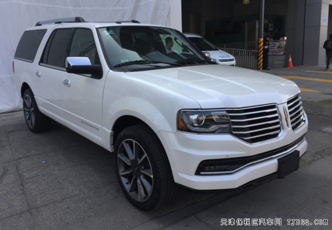 2017款林肯领航员3.5T墨西哥版 天津港现车95万优惠来袭