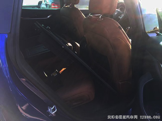 2017款玛莎拉蒂莱万特SUV加规版 金属漆/全景现车105万