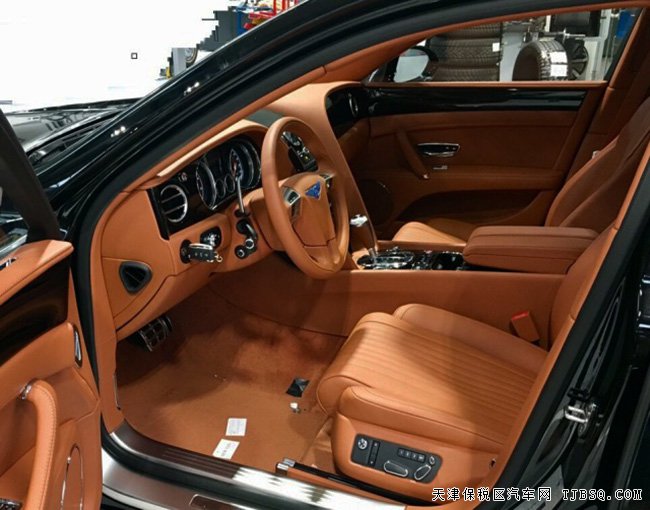 2017款宾利飞驰4.0T欧规版 5座/电吸门/天窗现车260万起