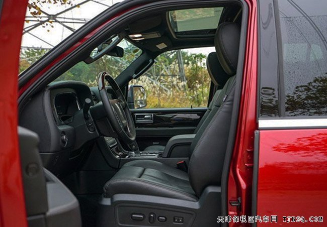 2017款林肯领航员3.5T墨规版 天津港现车尊享折扣