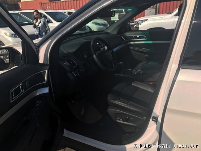2017款福特探险者2.3T加规版 201A包/金属漆现车44万购