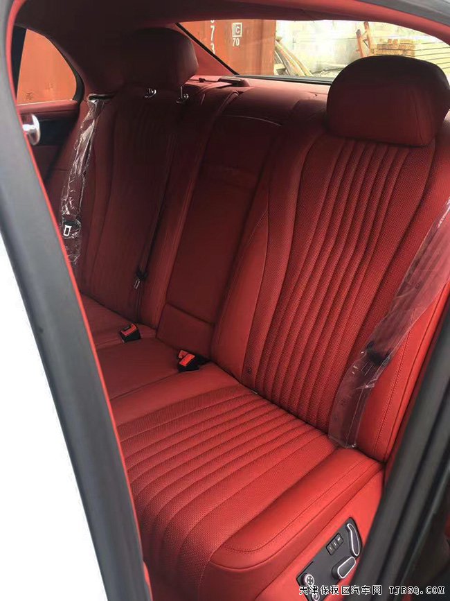 2017款宾利飞驰4.0T欧规版 电吸门/天窗/20轮现车288万