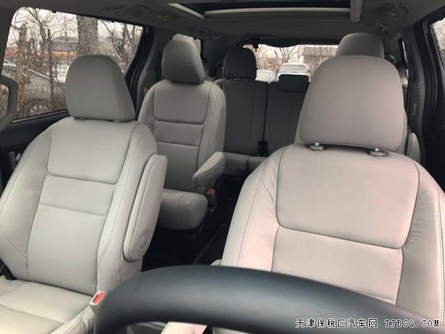 17款丰田塞纳3.5L四驱顶配版 18轮/天窗/JBL音响现车63万