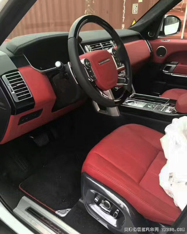 17款路虎揽胜3.0T柴油创世版 21轮/4座/后娱现车144万