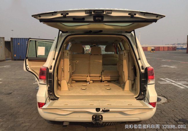 2017款丰田酷路泽5700中东版 18轮/天窗/八座现车101万