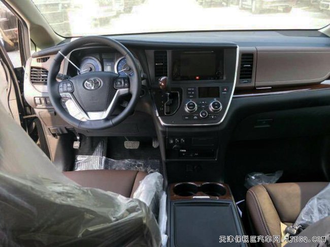 2017款丰田塞纳3.5L四驱顶配版 18轮/双天窗现车59.5万