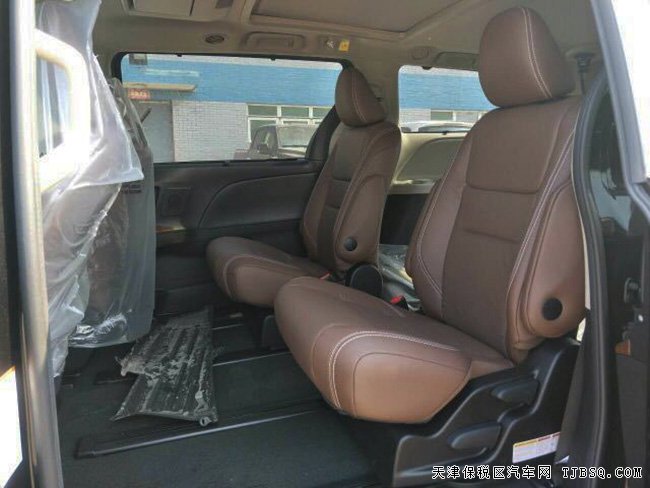 2017款丰田塞纳3.5L四驱顶配版 18轮/双天窗现车59.5万