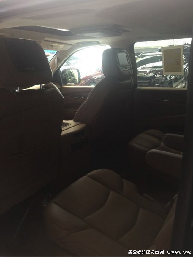 17款凯迪拉克凯雷德6.2L铂金加长版 平行进口车158万购