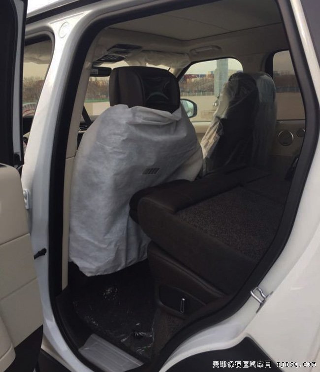 17款路虎揽胜3.0T柴油Vogue版 全景/20轮/抬显现车132万