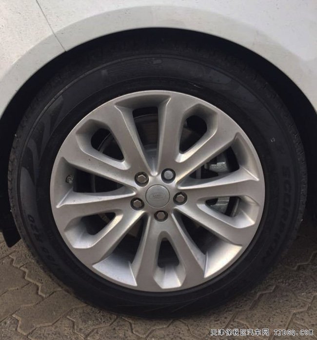 17款路虎揽胜3.0T柴油Vogue版 全景/20轮/抬显现车132万