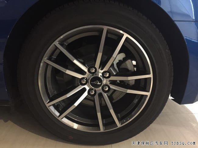 2017款福特野马2.3T加规版 肌肉跑车现车32万震撼酬宾