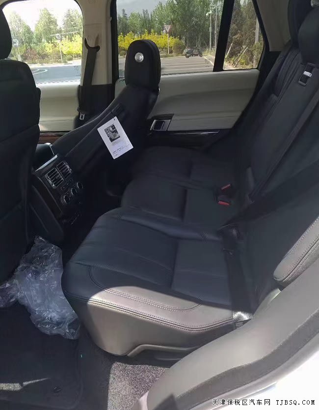 2017款路虎揽胜3.0T行政汽油版 20轮/全景现车125万乐享