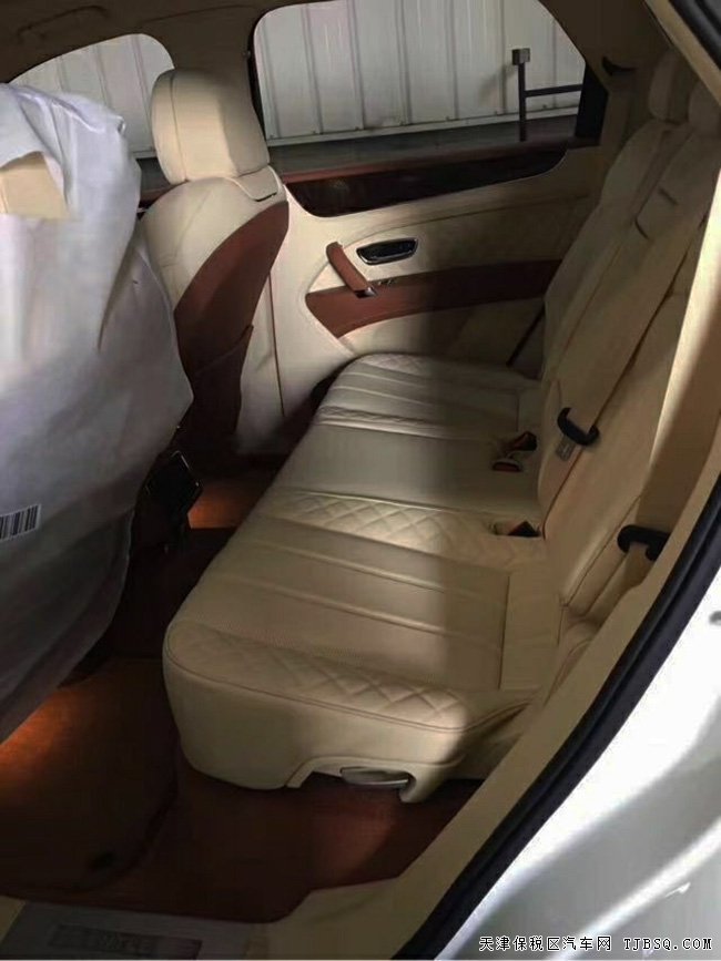 2017款宾利添越6.0T欧规版 21轮/全景天窗现车388万优购