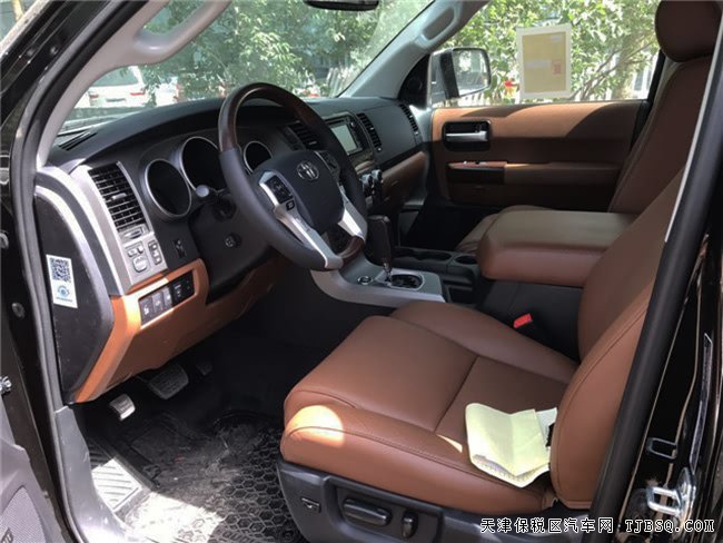 2017款丰田红杉5700白金四驱版 20轮/雷达测距现车111万