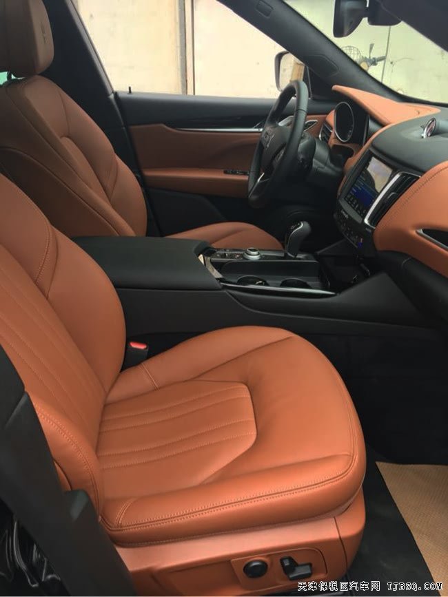 2017款玛莎拉蒂莱万特SUV加规版 全景/红卡钳现车97.5万