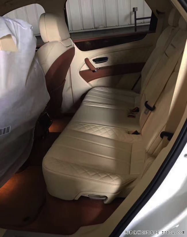 2017款宾利添越SUV欧规版 5座/21轮/全景天窗现车388万