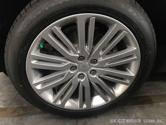 2017款路虎发现5欧规版 全新改款越野现车优惠尽享