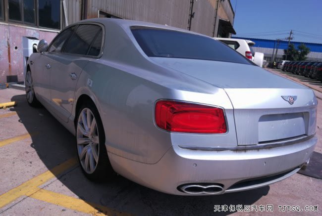 17款宾利飞驰V8S欧规版 5座/天窗/20轮/舒适包现车248万