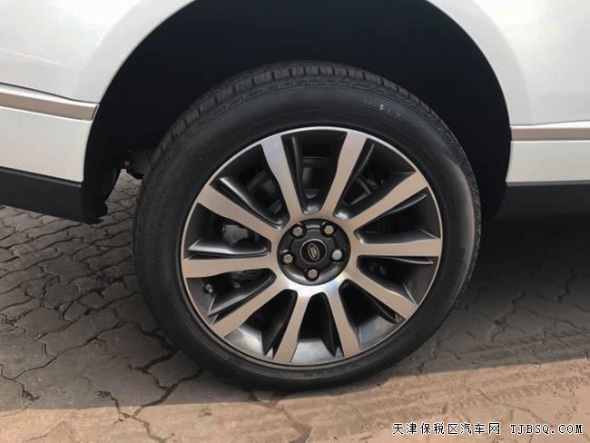 2017款路虎揽胜3.0T柴油加长版 21钻石轮/全景现车143万