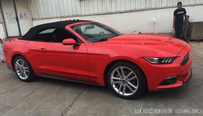 2017款福特野马2.3T加规版跑车 敞篷版跑车现车优惠尊享