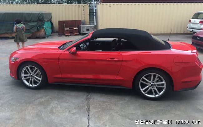 2017款福特野马2.3T敞篷版跑车 19轮/200A包现车50万尽享