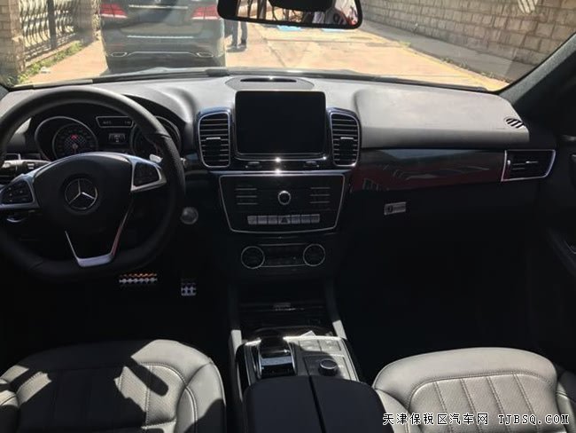 2017款奔驰GLE400AMG加规版 天津港现车优惠尊享