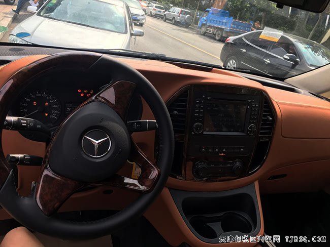 2017款奔驰Metris豪华商务车 2.0T现车优惠起航