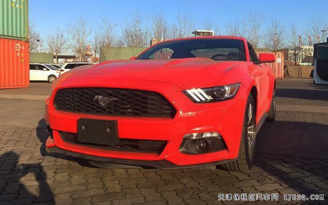 2017款福特野马2.3T加规版肌肉跑车 赛道红标配现车32万