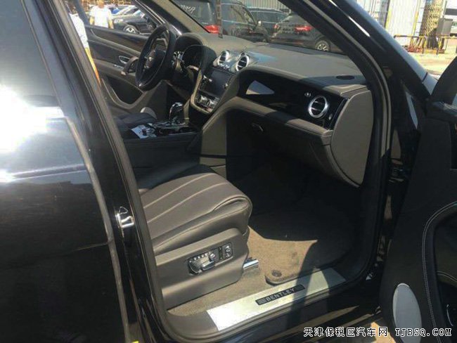 2017款宾利添越6.0T欧规版 宾利首款SUV现车优惠巨献