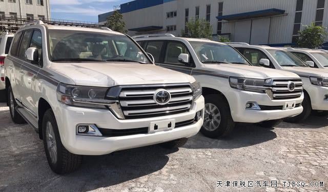 17款丰田酷路泽4000中东版 天窗/18轮/熏黑灯现车65.6万