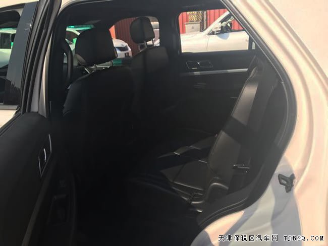 2017款福特探险者加规版 201A包/遥启/双天窗现车40.8万