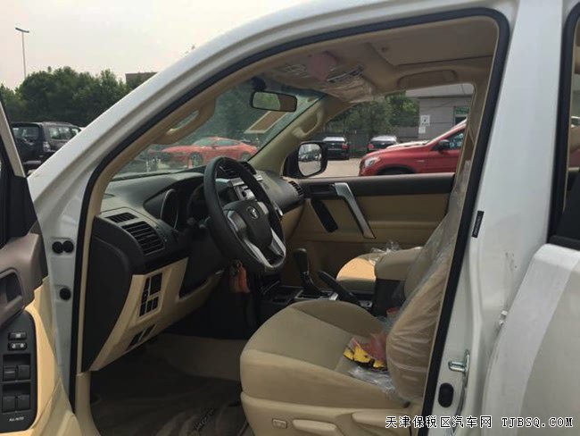 2017款丰田霸道2700中东版 天窗/后挂备胎现车39万钜惠