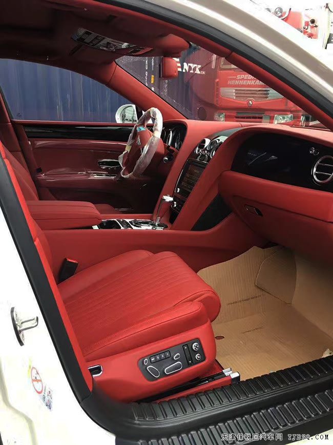 2017款宾利飞驰V8S轿车欧规版 天津港现车享奢华