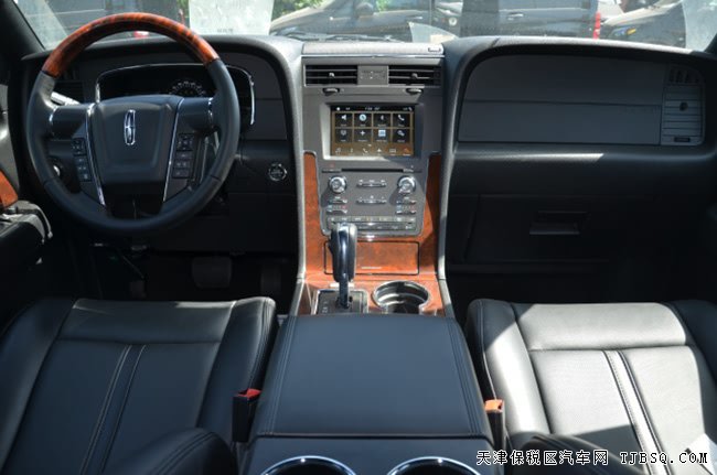 2017款林肯领航员3.5T加规版 20轮/天窗现车82.5万优购